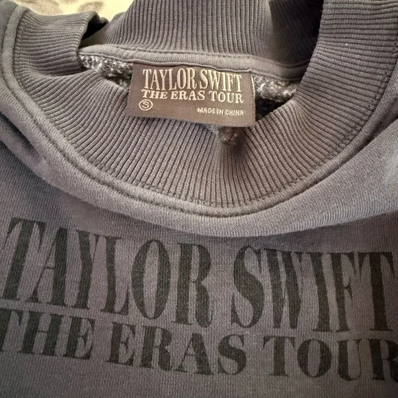 Taylor Swift - The Eras Tour OG Blue Crewneck 2023 Version - Picture 4 of 5